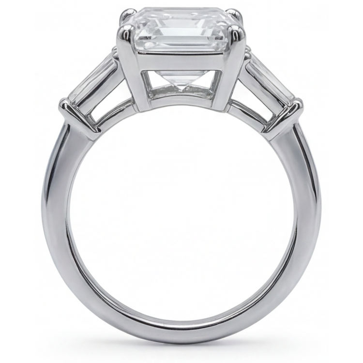 5.80 ct. Bague 3 Pierres Réel Diamant Émeraude & Baguettes Or Blanc Nouveau