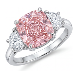 Bague trois pierres avec diamant rose de laboratoire 5 carats taille coussin en or blanc 14 carats