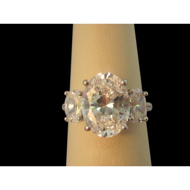 5.25 Carats. Bague De Fiançailles Trois Pierres Réel Diamants Ovales Nouveau