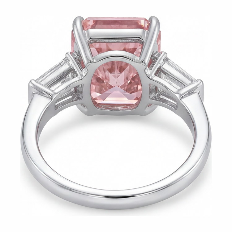 Bague trois pierres cathédrale en Or Blanc 14 carats avec diamant rose de laboratoire 6 carats taille radiant