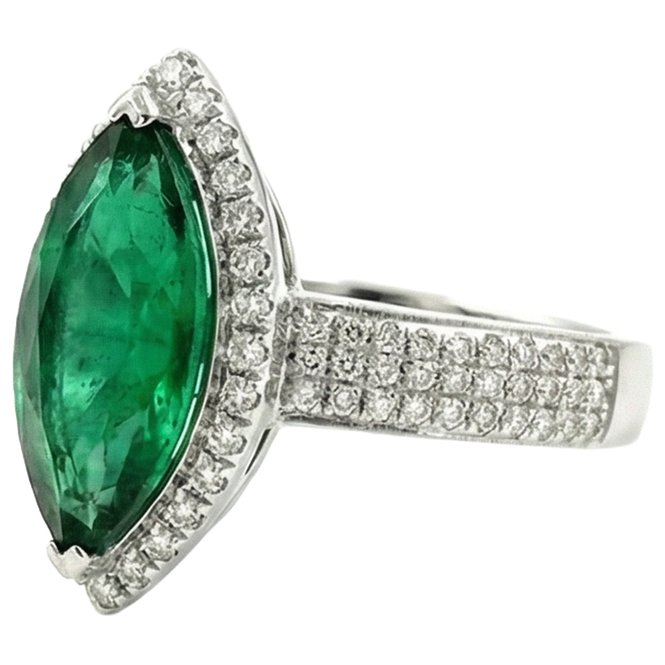 8.50 Carats Émeraude Verte Avec Diamant Naturels Extraits des Mines ( et non cultivés en laboratoire ) Bague Or Blanc Joaillerie Fine
