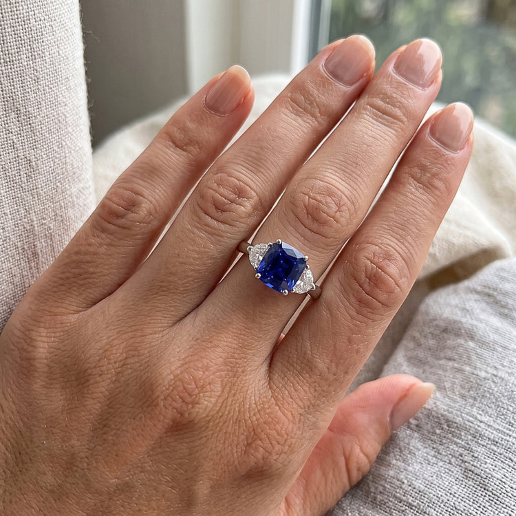 Alliance Halo Or Coussin Saphir & Diamant Demi Lune 3 Carats
