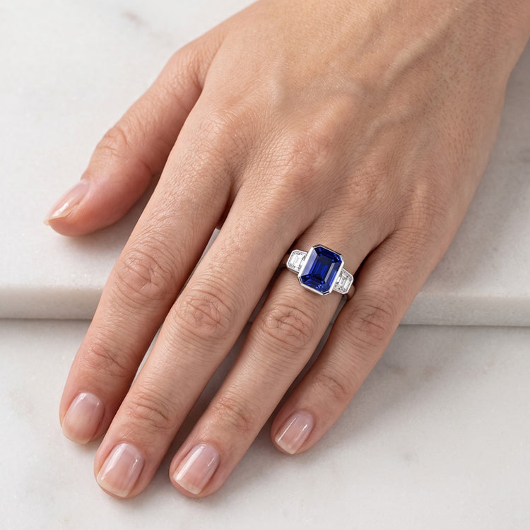 Bague 3 Pierres Coussin Lunette Saphir Bleu & Diamant Bague 3.50 Carats