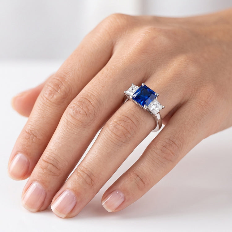 Bague 3 Pierres Princesse Prong Serti Saphir Ceylan & Diamants 2 Carats