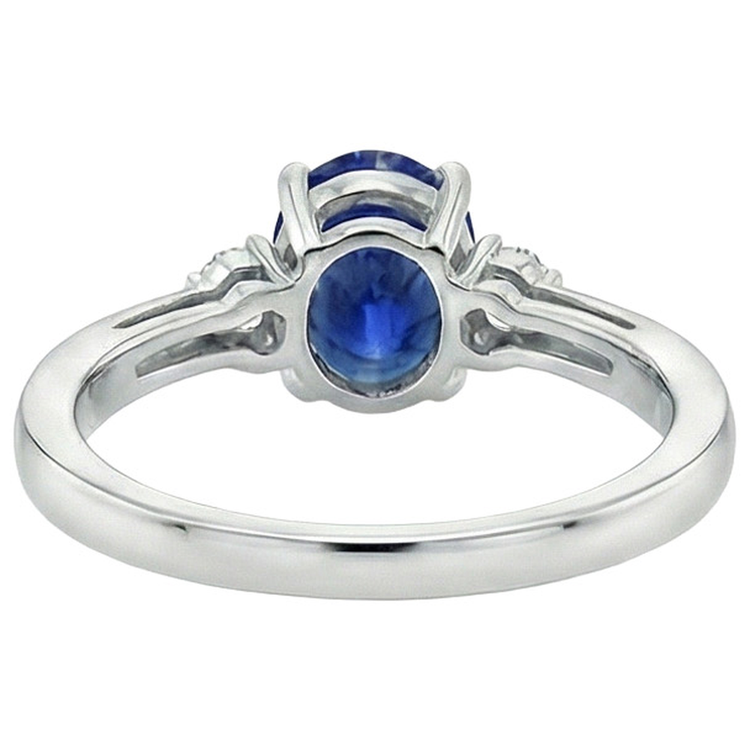 naturel oval saphir 4.75carats bague sur blanc