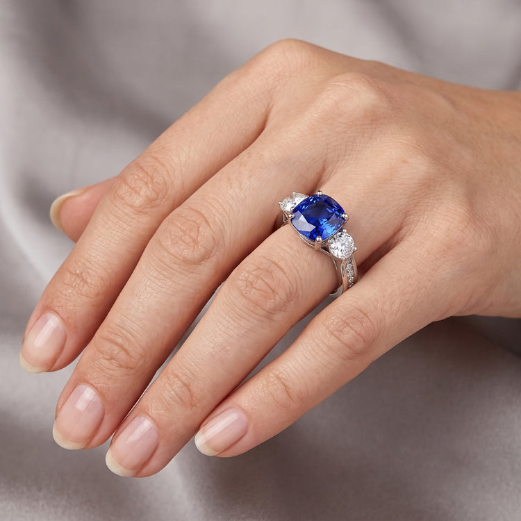 Bague 3 Pierres Style Pierres Précieuses Coussin Saphir & Diamants 3.50 Carats