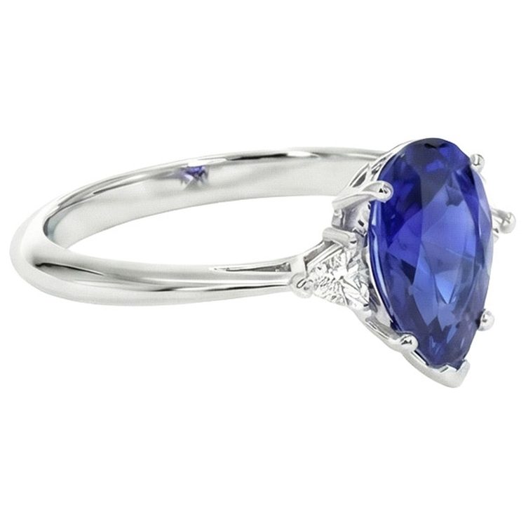 Bague 3 pierres en or blanc Saphir bleu et mille milliards de diamants 2.25 carats