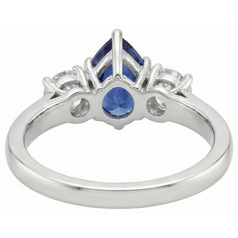 naturel pear diamant 4.50carats bague sur blanc