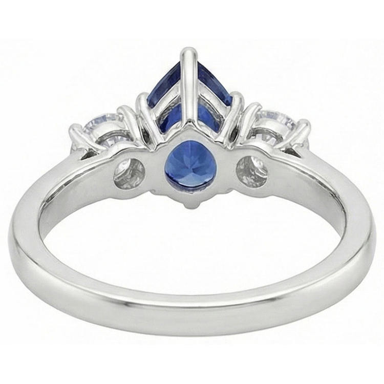 naturel pear diamant 4.50carats bague sur blanc