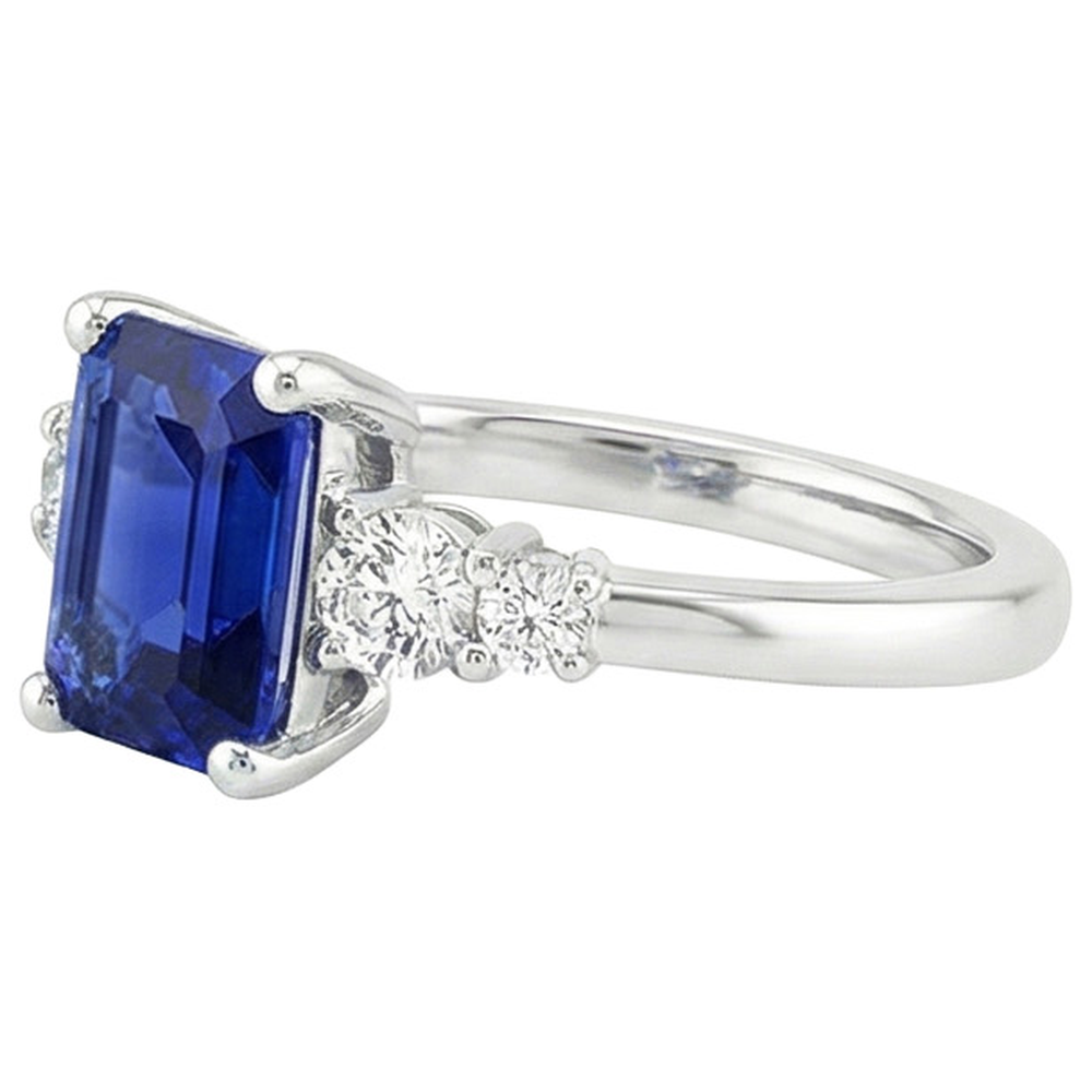 naturel round saphir 4carats bague sur blanc