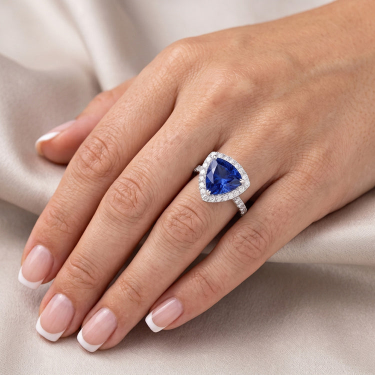 Bague Anniversaire Diamant Halo Taille Trillion Saphir 3 Carats