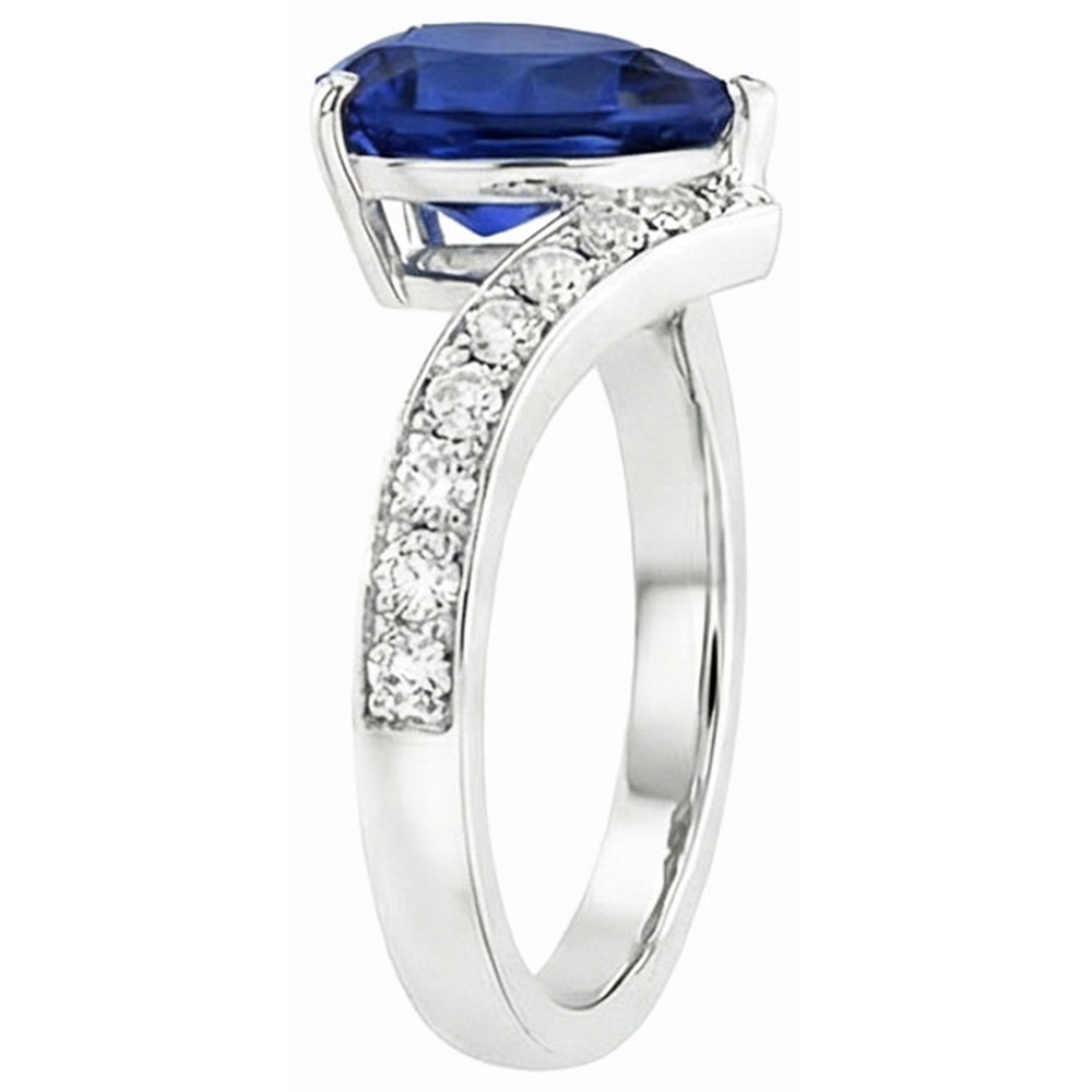 naturel pear diamant 4carats bague sur blanc