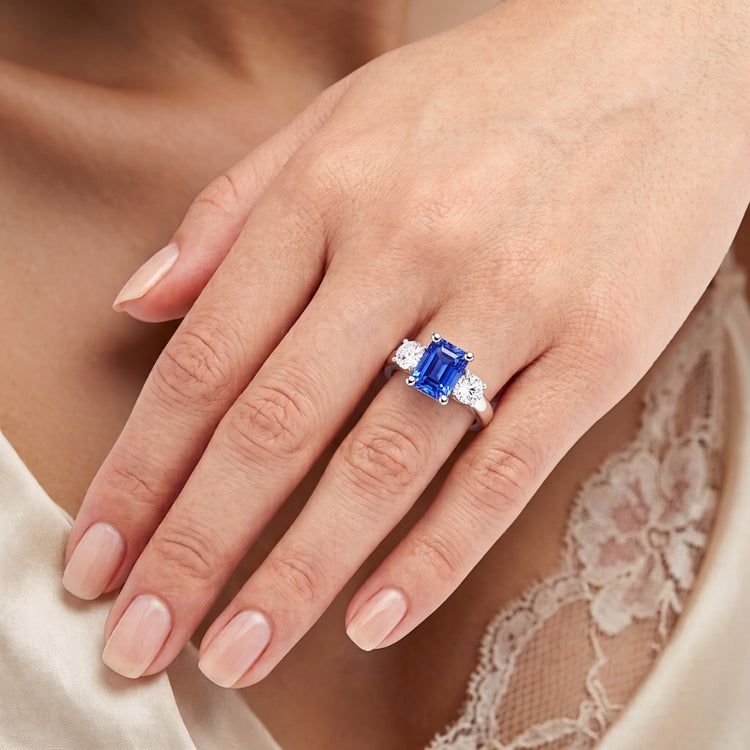 Bague Anniversaire Diamant Rond Saphir Bleu 2.50 Carats Femme 3 Pierre