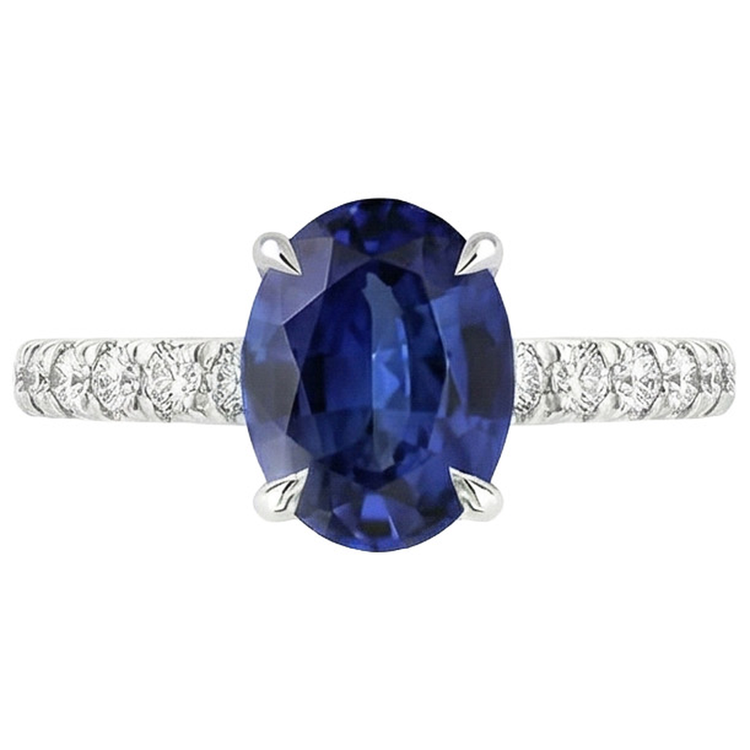 naturel oval saphir 4carats bague sur blanc