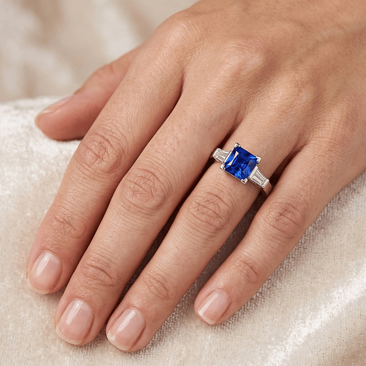 Bague Baguette Diamant 3 Pierres Radiant Saphir Bleu Clair 2.50 Carats