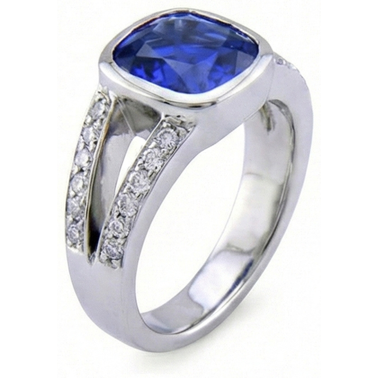 Bague Ceylan Saphir Et Diamants Naturels Extraits des Mines ( et non cultivés en laboratoire ) Or Blanc 14K 4.5 Carats