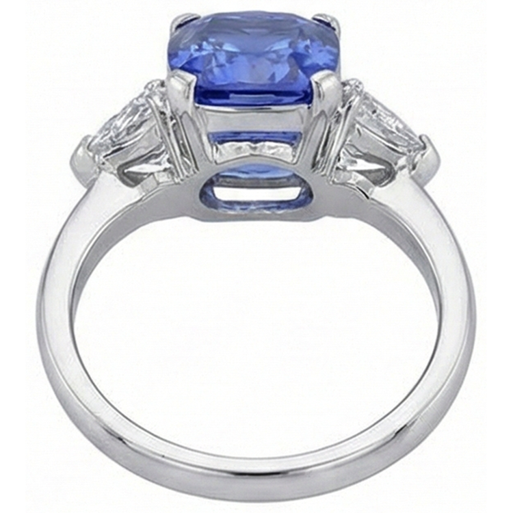 Bague Coussin Tanzanite Et Diamants Naturels Extraits des Mines ( et non cultivés en laboratoire ) 3 Pierres Or Blanc 5 Carats