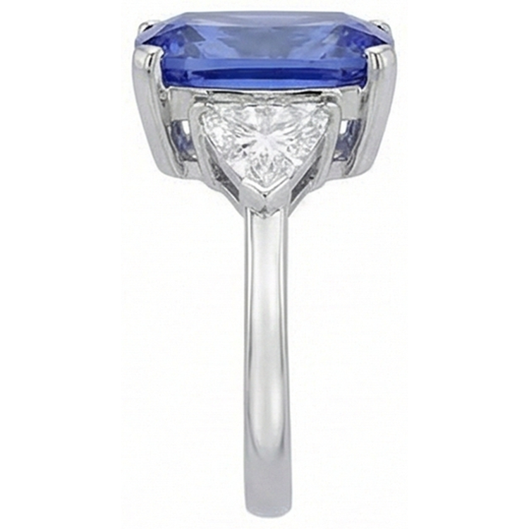 Bague Coussin Tanzanite Et Diamants Naturels Extraits des Mines ( et non cultivés en laboratoire ) 3 Pierres Or Blanc 5 Carats