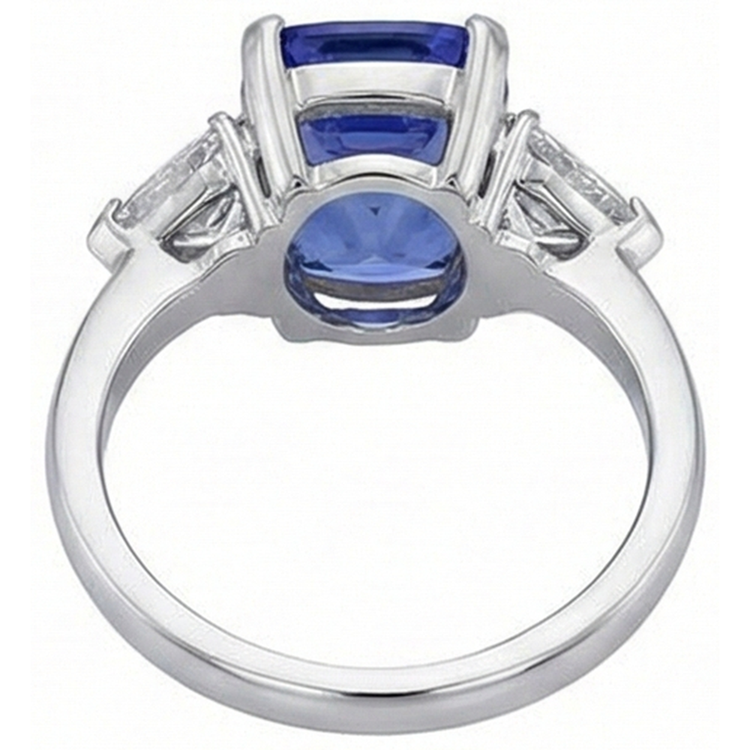 Bague Coussin Tanzanite Et Diamants Naturels Extraits des Mines ( et non cultivés en laboratoire ) 3 Pierres Or Blanc 5 Carats