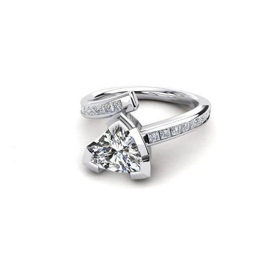 Bague De Fiançaille Toi Et Moi Trillion à 2,40 Cts De Naturel Diamants Princesses