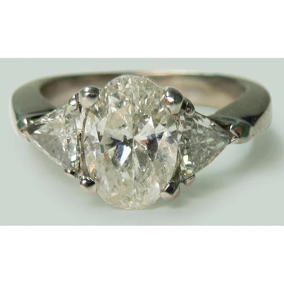 Bague De Fiançailles A Trois Pierres Avec Réel Diamant Central Ovale De 2.60 Carats