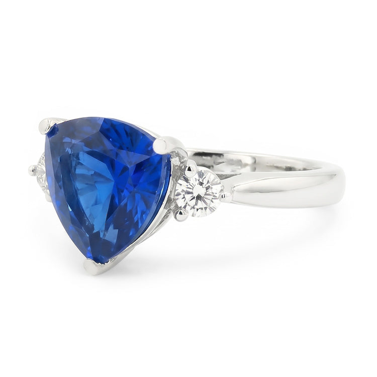 Bague De Fiançailles Avec Saphir Bleu Trillion De 6 Carats