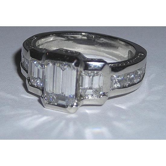 Bague De Fiançailles Naturel Diamant A Trois Pierres Et Emeraude En Or 3.51 Carats
