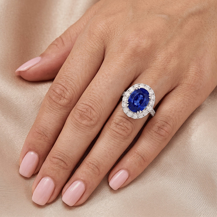 Bague De Fiançailles Ovale Avec Saphir Halo De 6 Carats