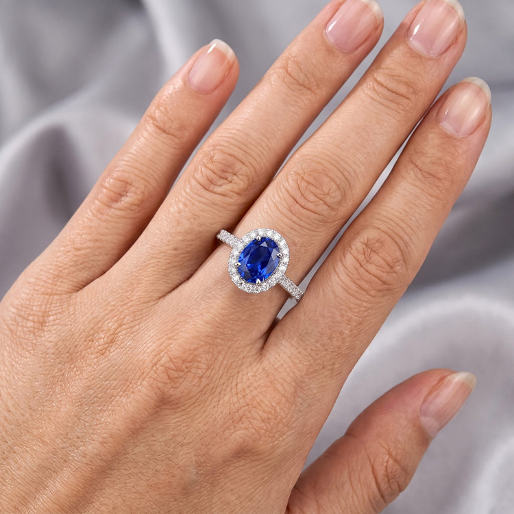 Bague De Fiançailles Saphir Avec Halo De Diamants Naturels Extraits des Mines ( et non cultivés en laboratoire )