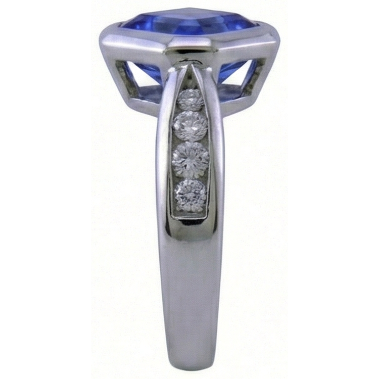 Bague Deux Tons Or Emeraude Tanzanite Diamant Naturels Extraits des Mines ( et non cultivés en laboratoire ) Lunette 3.75 Carats