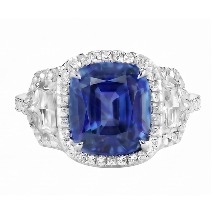 Bague Diamant Coussin Saphir Pavé Style Trois Pierres 5.50 Carats
