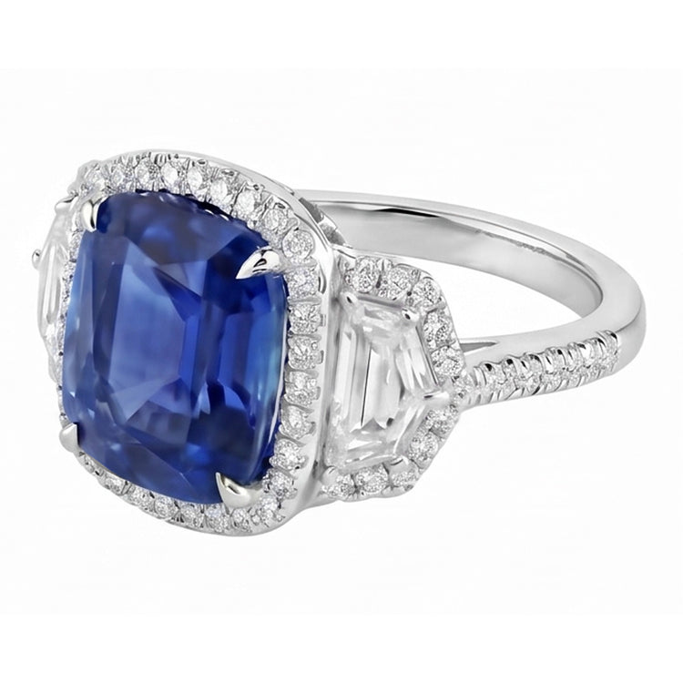Bague Diamant Coussin Saphir Pavé Style Trois Pierres 5.50 Carats