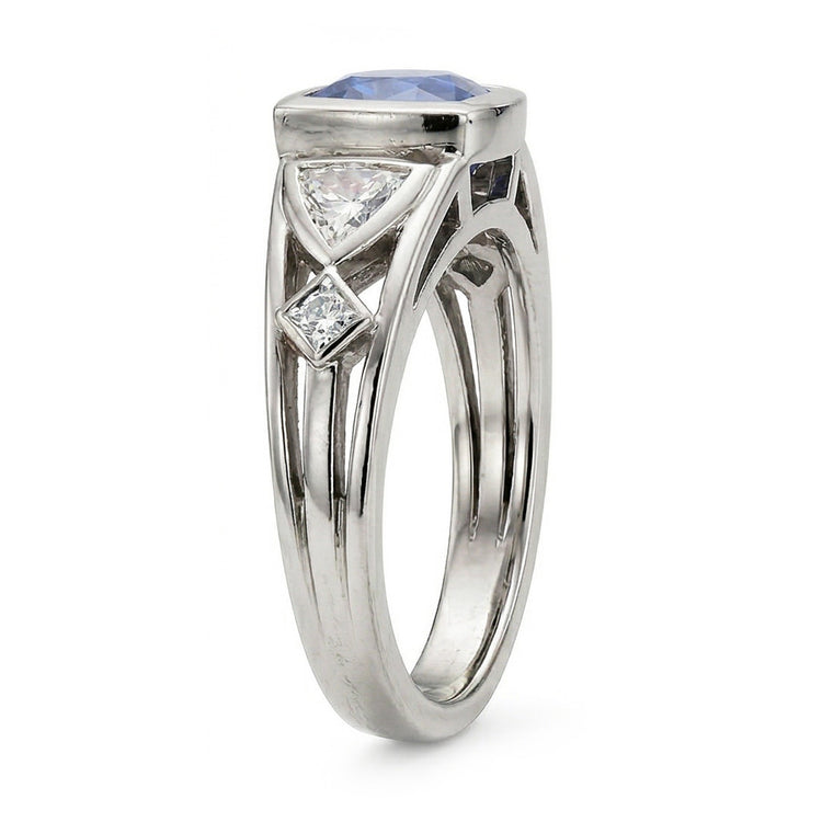 Bague Diamant Naturels Extraits des Mines ( et non cultivés en laboratoire ) 2.50 Carats Lunette Ronde Saphir & Trillion. Taille Princesse