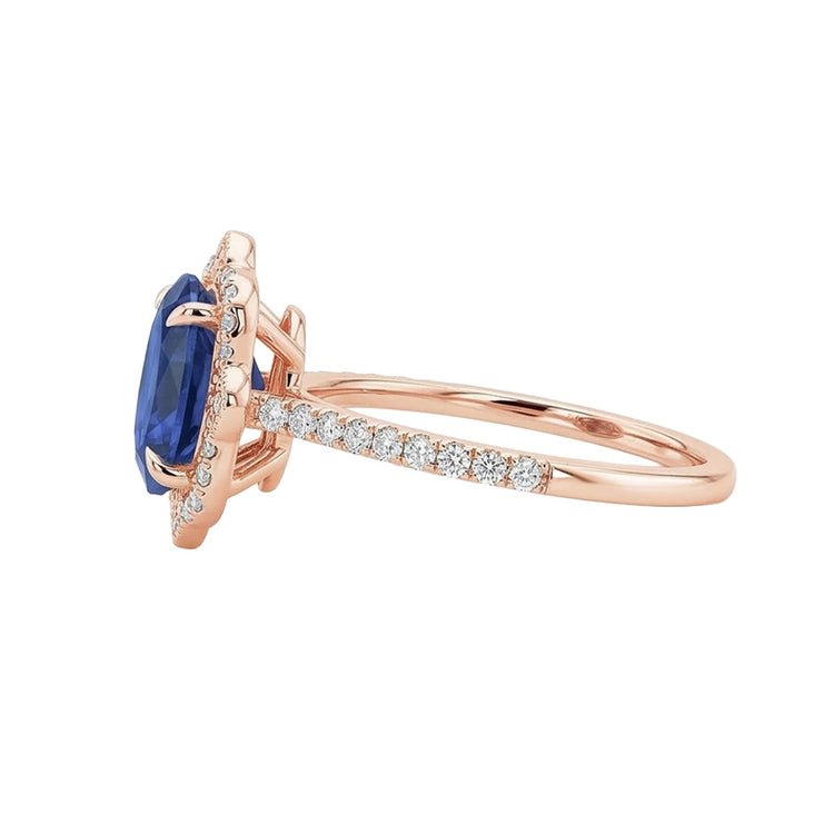 Bague Diamant Naturels Extraits des Mines ( et non cultivés en laboratoire ) Halo Style Antique Style Fleur Saphir Bleu 6.20 Carats