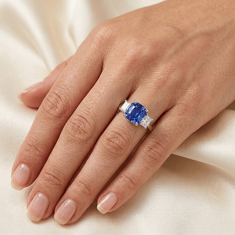 Bague Diamant Radiant & Saphir Bleu 3 Pierres Bijoux Pierres Précieuses 2 Carats