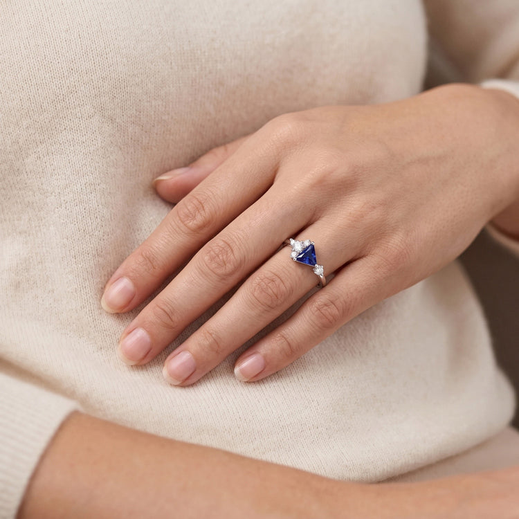 Bague Diamant Rond et Trillion Saphir Bijoux En Pierres Précieuses
