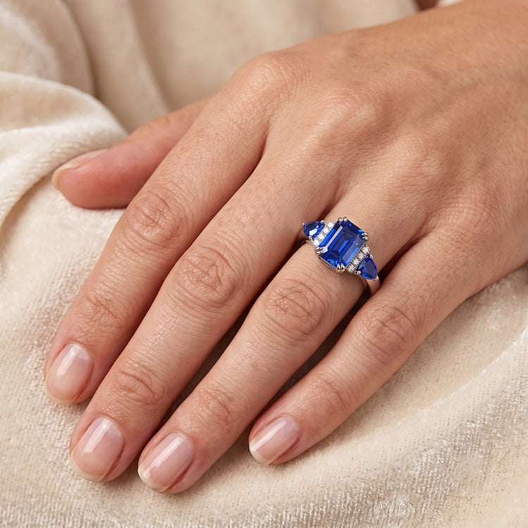 Bague Émeraude Trois Pierres Saphir Bleu Naturel & Diamants 3 Carats
