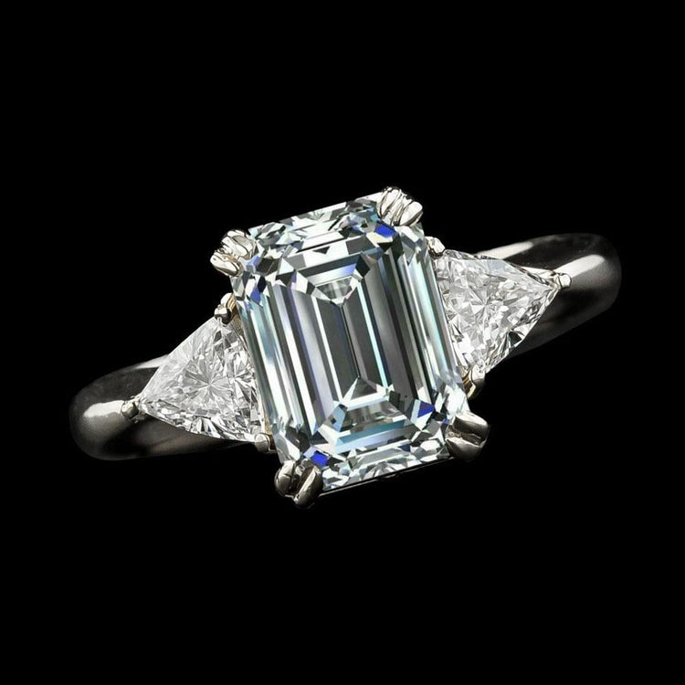 Bague En Naturel Diamant A Trois Trillions Et Emeraude Sertie De 3 Griffes 7.25 Carats