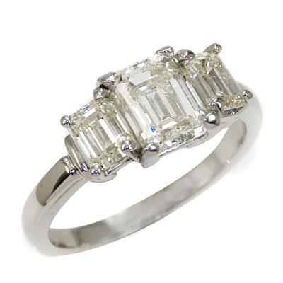 Bague En Or Blanc 1.50 Ct Avec Naturel Diamants Taille Emeraude Et Trois Pierres
