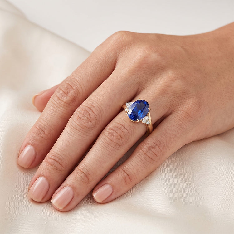 Bague Femme Diamant Naturels Extraits des Mines ( et non cultivés en laboratoire ) Accentué Prong Saphir Bleu Ovale Profond 3.75 Carats
