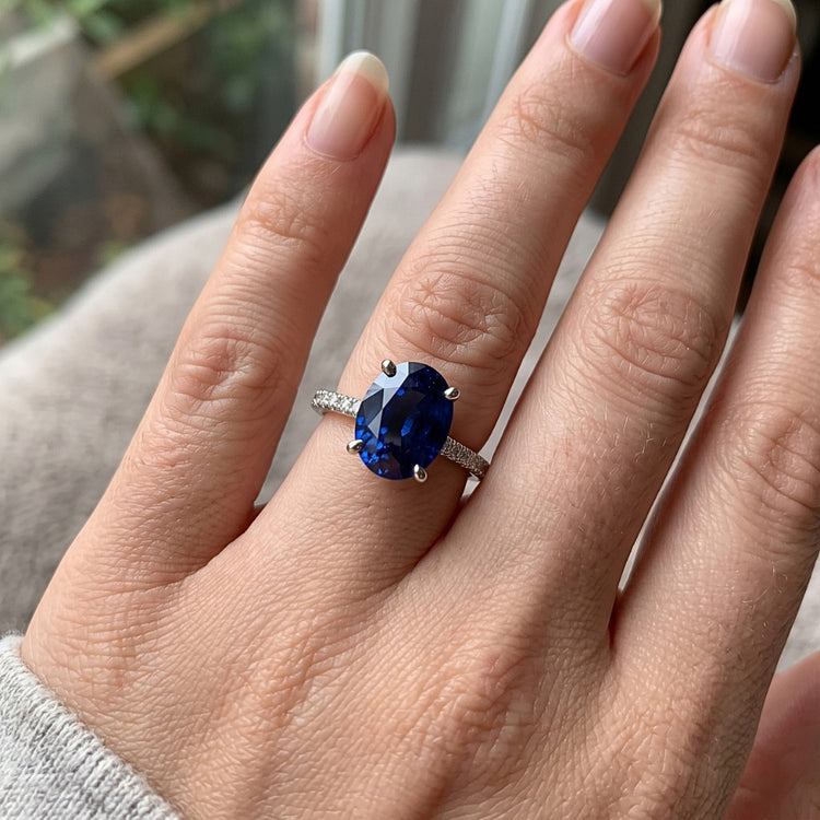 Bague Femme Pierres Précieuses Taille Ovale Avec Accents De Diamants Naturels Extraits des Mines ( et non cultivés en laboratoire ) 5 Carats