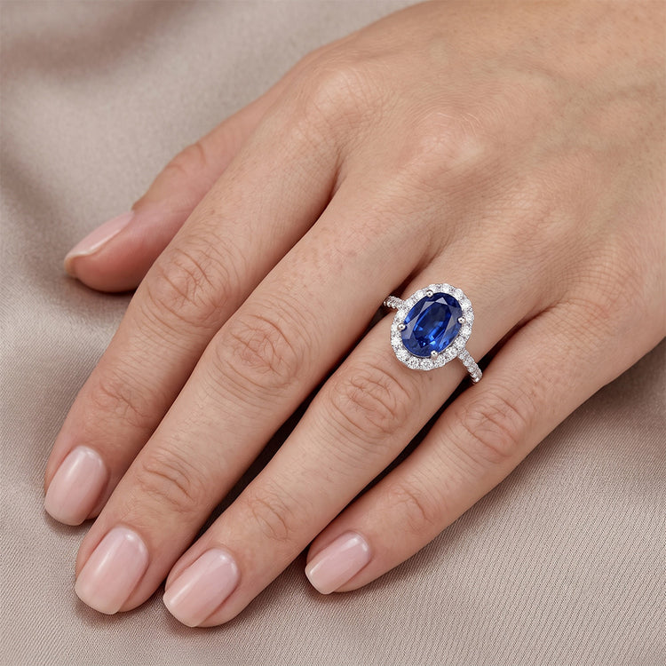 Bague Halo Diamant Naturels Extraits des Mines ( et non cultivés en laboratoire ) Ovale Saphir Bleu Accentué Or Blanc 5.50 Carats