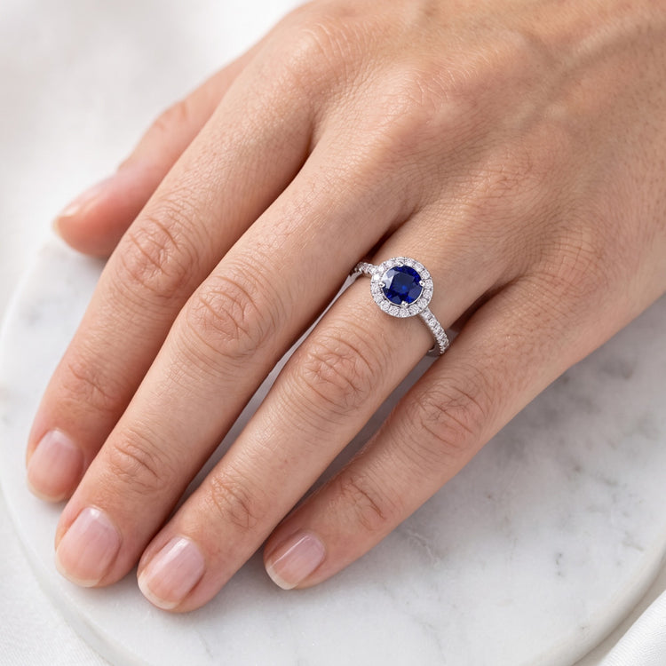 Bague Halo Saphir Rond 2.50 Carats Bijoux Diamant Étincelant