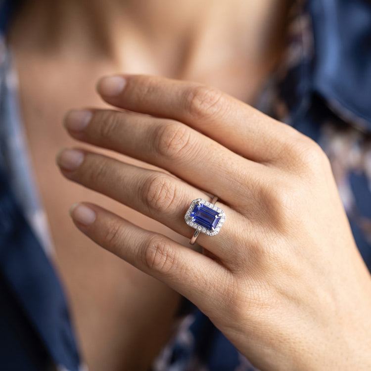 Bague Halo Saphir Taille Émeraude 2 Carats