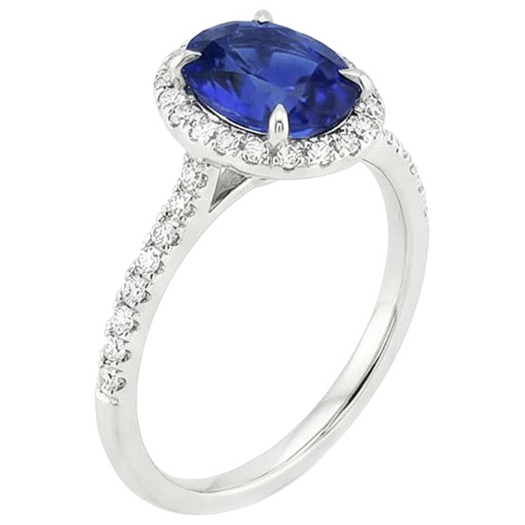 naturel oval saphir 4carats bague sur blanc