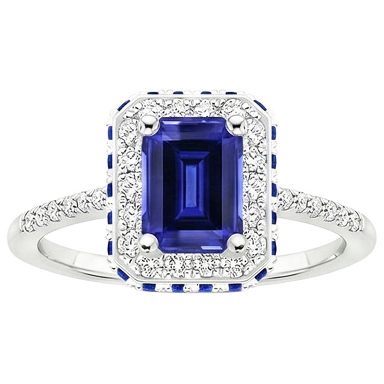 Bague Halo de Diamants Naturels Extraits des Mines ( et non cultivés en laboratoire ) avec Saphirs Bleus sur le Côté Emeraude 4.25 Carats