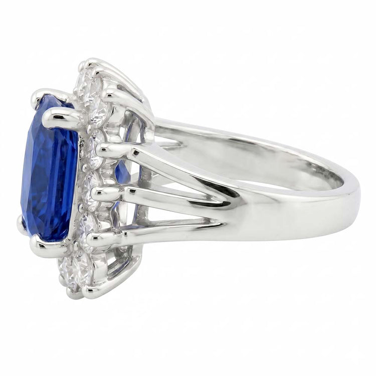 Bague Or Blanc Saphir Sri Lanka Coussin Diamants Naturels Extraits des Mines ( et non cultivés en laboratoire ) 6 Ct
