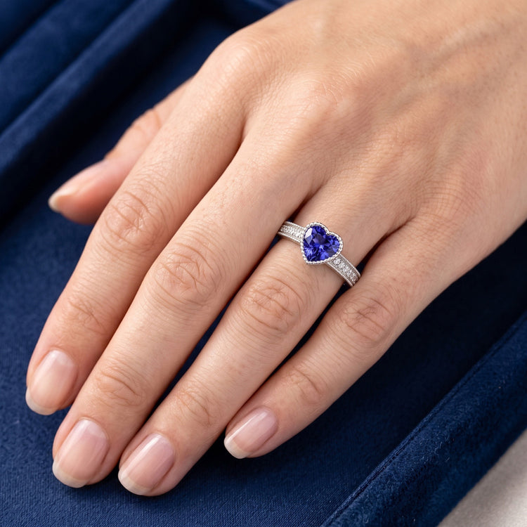 Bague Or Halo Lunette sertie Coeur Saphir Sri Lankais Bague 2 Carats Diamants