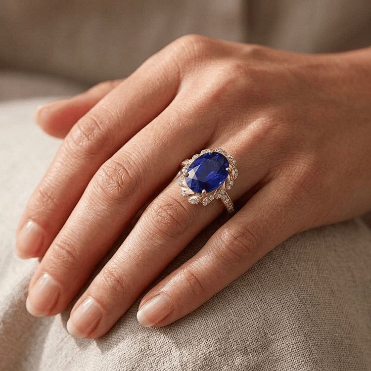 Bague Ovale Halo Pierres Précieuses Saphir Bleu Pavé Diamant Naturels Extraits des Mines ( et non cultivés en laboratoire ) Or Jaune 7 Carats
