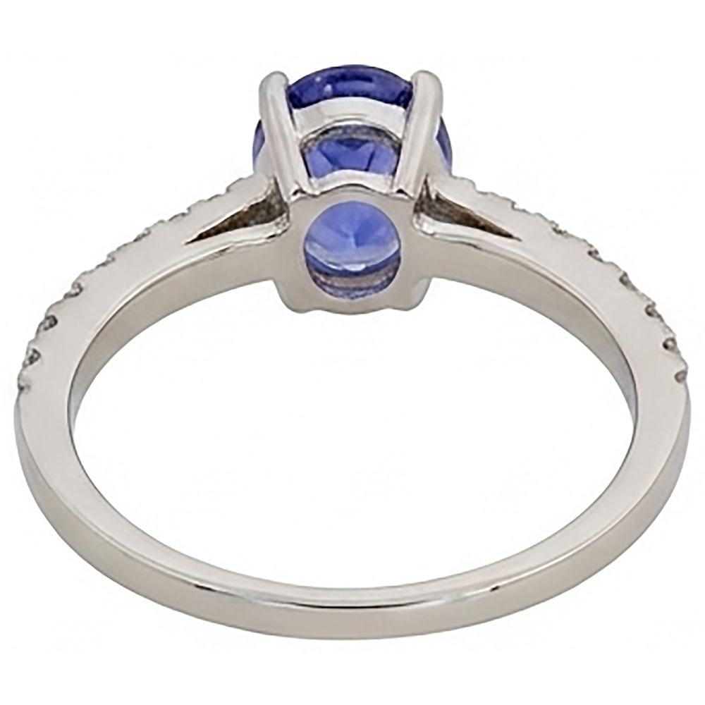 naturel oval tanzanite 5.50carats bague sur blanc
